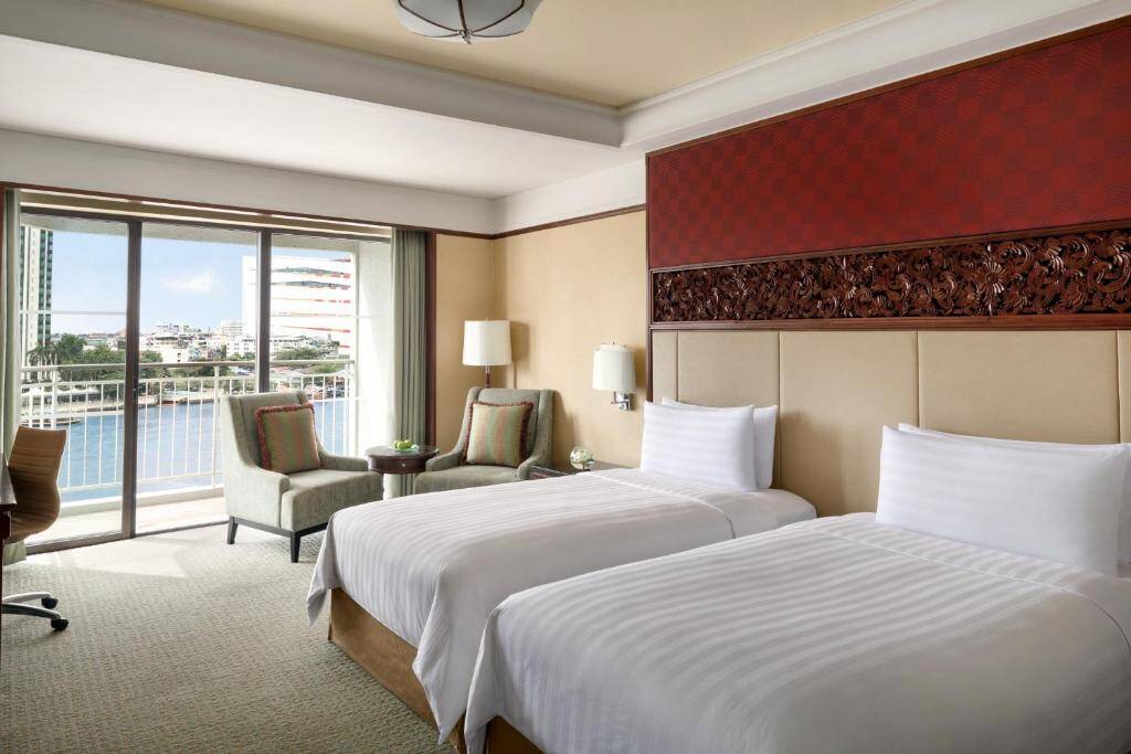 Shangri-La Wing Deluxe Balcony Room Twin