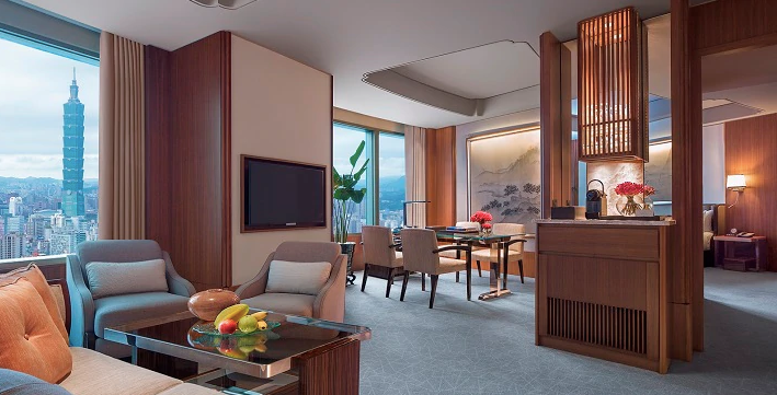 Plaza King Suite