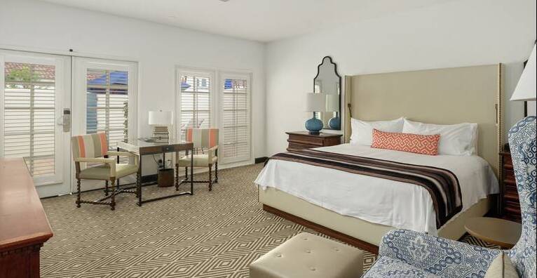 Resort Casita King Mobility Accessible Room with Bathtub