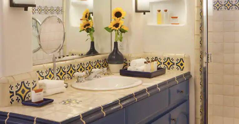 Vintage Casita King Room