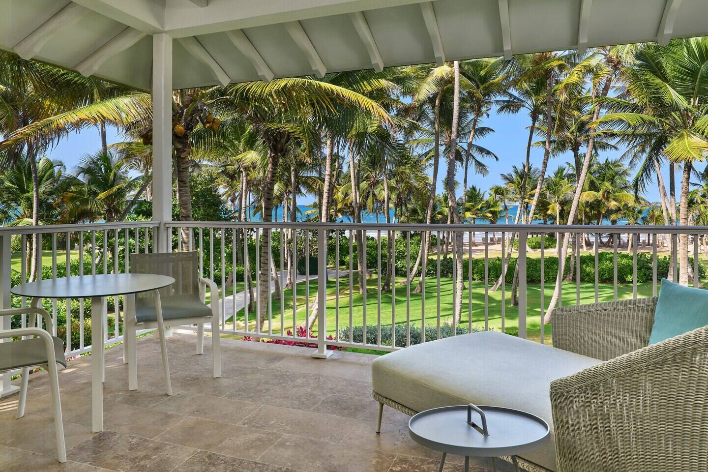  Grand Deluxe Oceanfront King Room