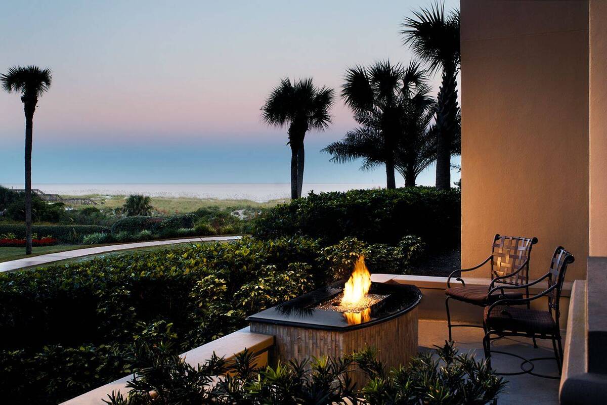 Fire Table Terrace Two Queen Room