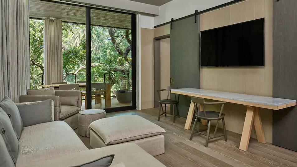 King Streamside View Suite 