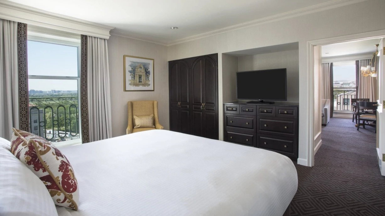 King One Bedroom Suite with View