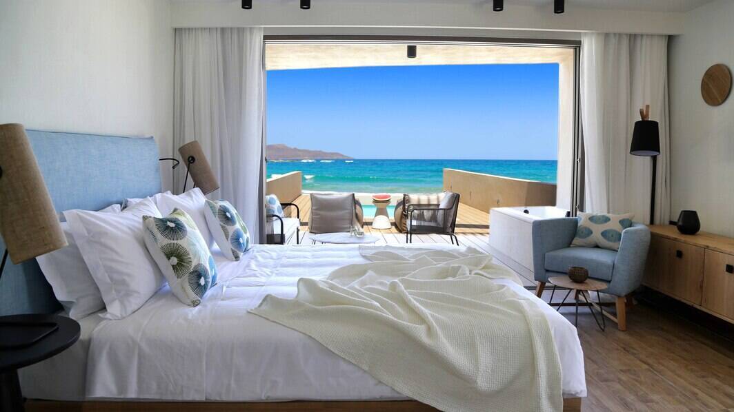 Pure Haven Suite, Seafront, Private Pool
