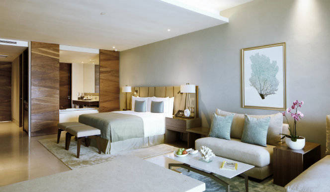 AMBASSADOR POOL SUITE