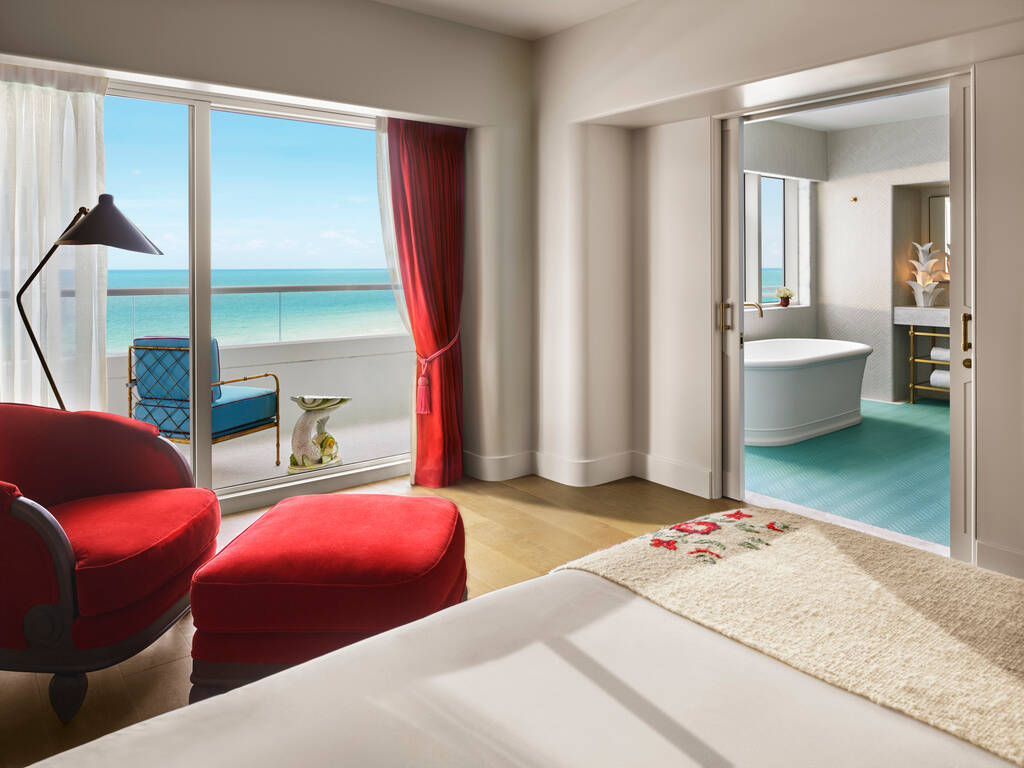 Premier Oceanfront Corner ADA King Suite - Hearing Accessible