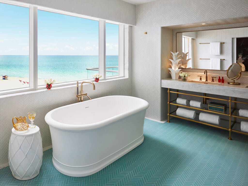 Premier Oceanfront Corner ADA King Suite - Hearing Accessible