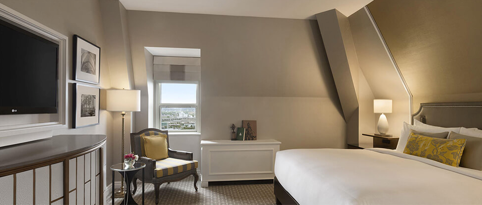 Deluxe City View Room Queen