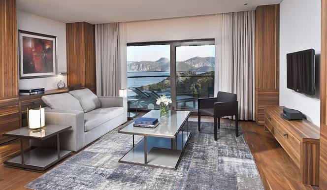 Premier Sea View Suite