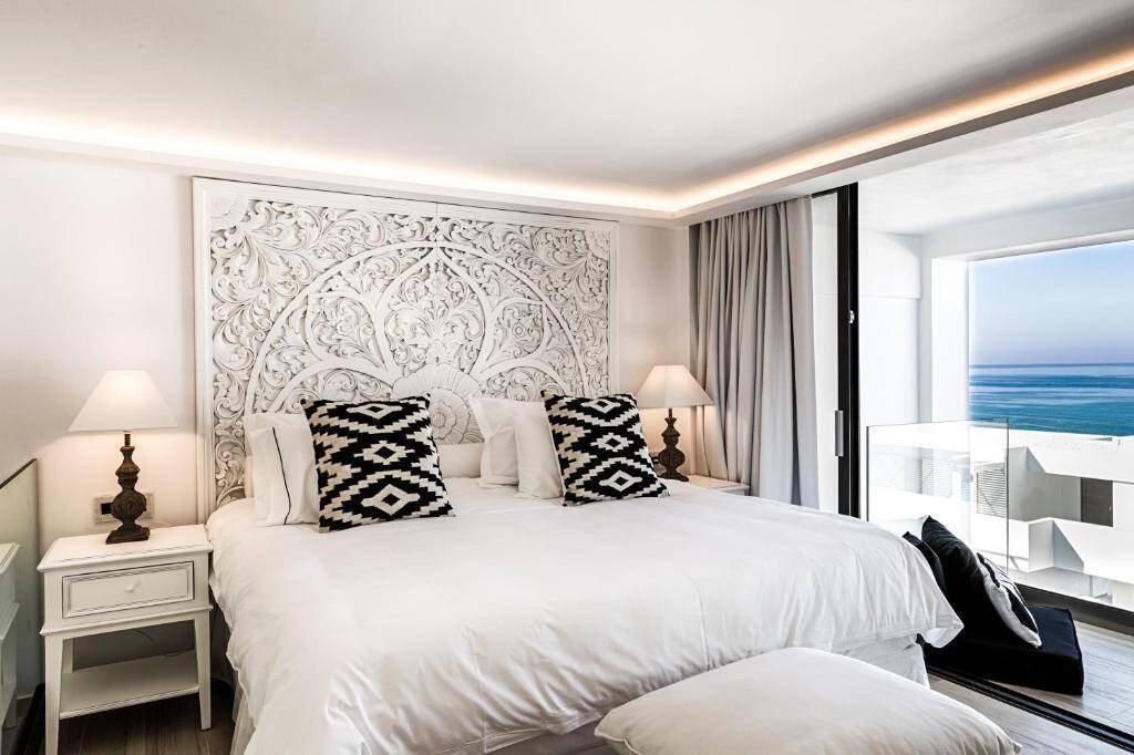 Abaton Collection Suite with Shared Pool