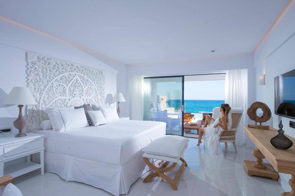 Luxury Seafront Guestroom with Private Pool