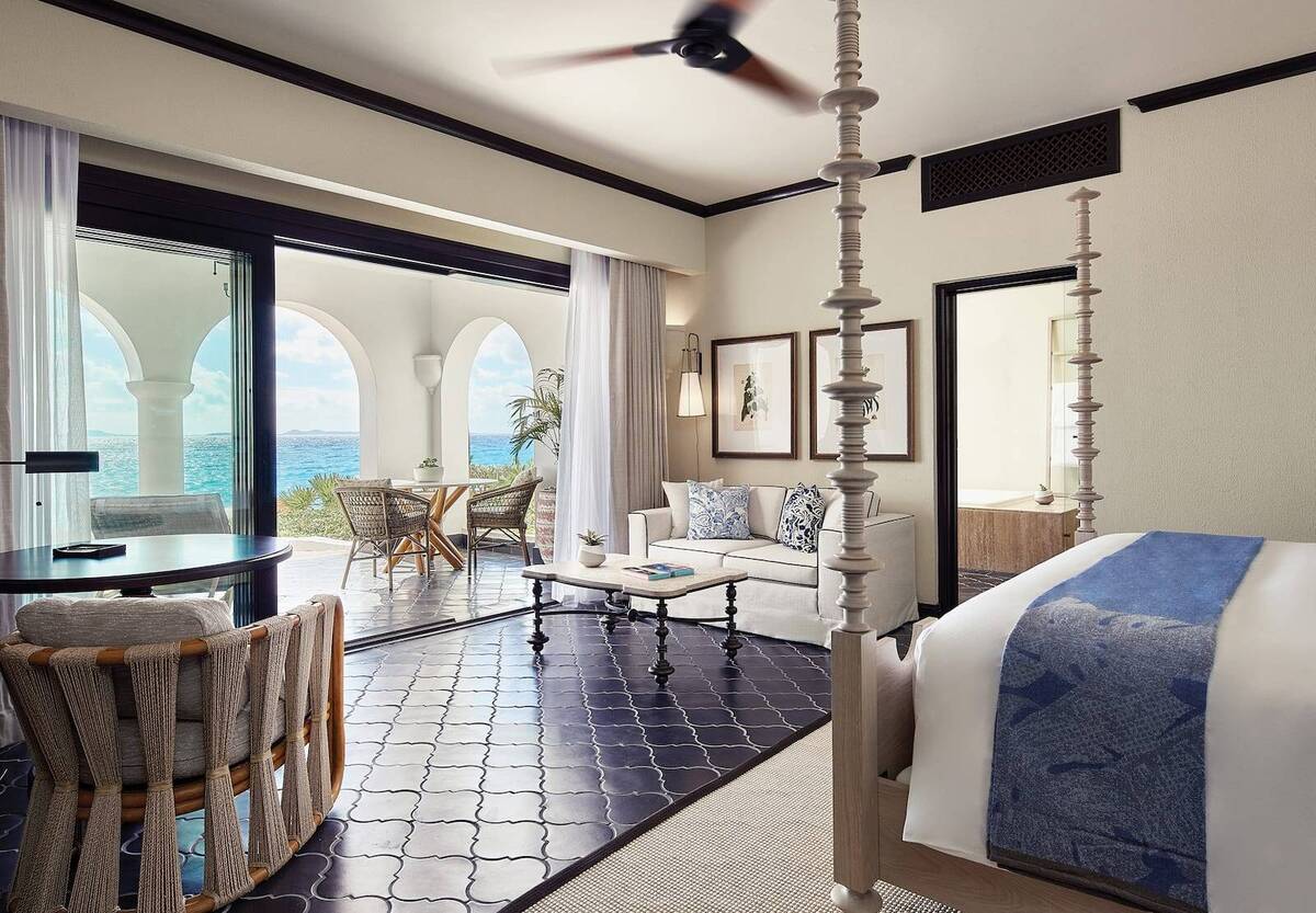 Deluxe Beachfront Room King