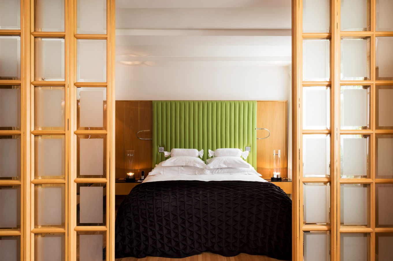 Courtyard Queen Room