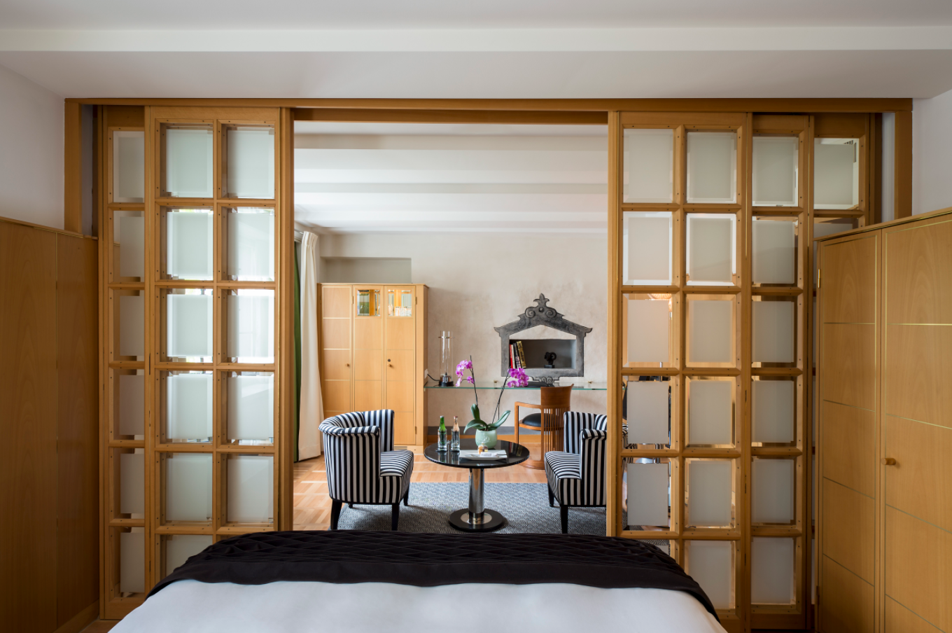 Courtyard Queen Room