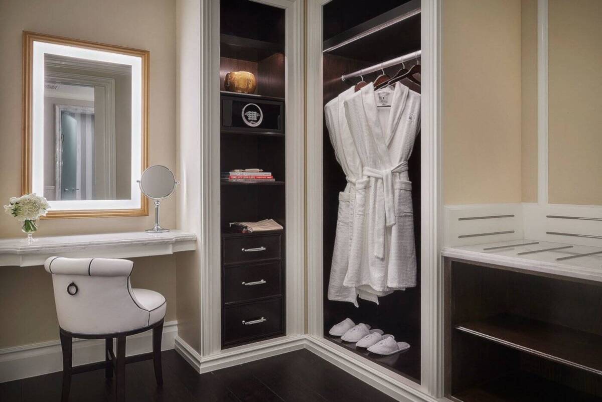 Mobility-Hearing Accessible Lanai King with Tub