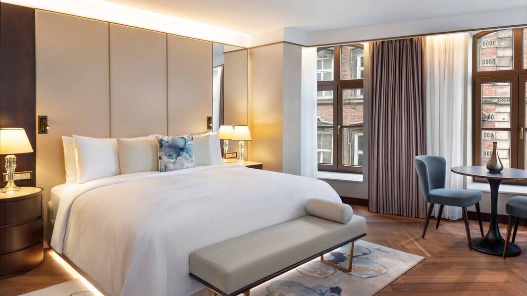 Loft City Bedroom Suite King City View