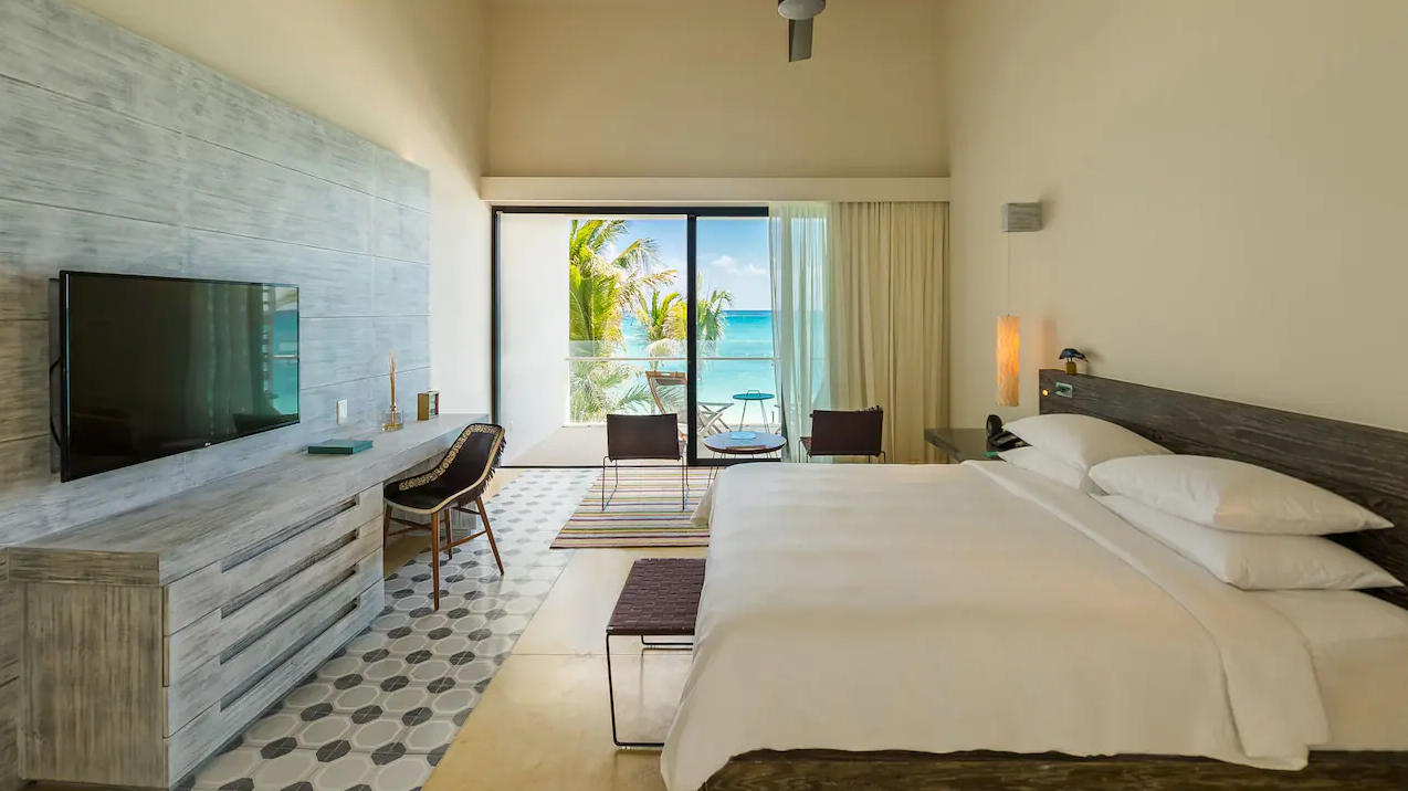 BEACH FRONT BI-LEVEL SUITE