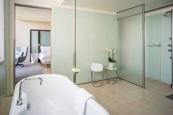 Panorama Lake Suite Bi-level King