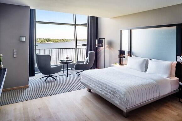 Panorama Lake Suite Bi-level King