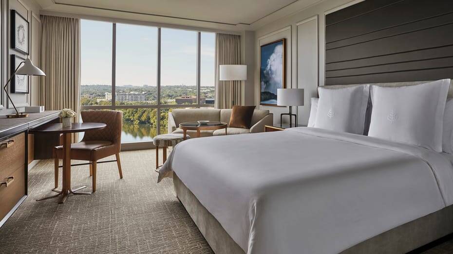 Lake View Deluxe King Room