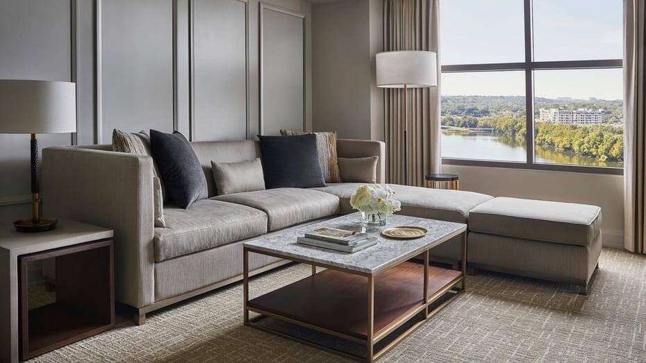 Lake View King Suite