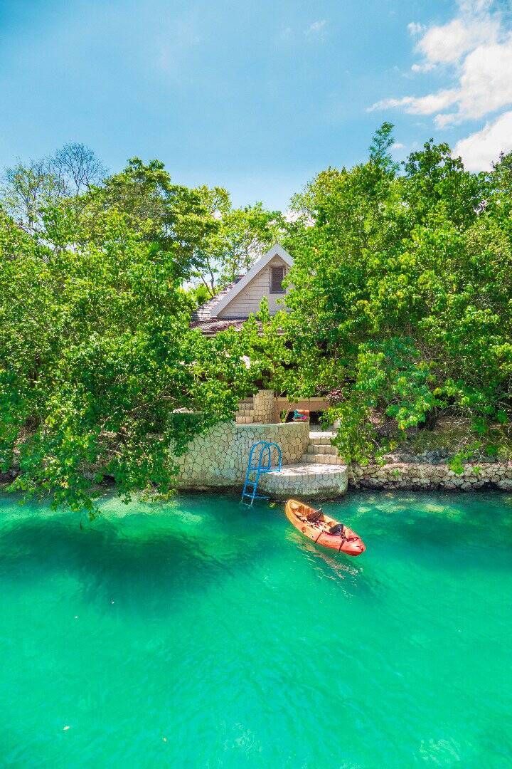 One Bedroom Lagoon Villa