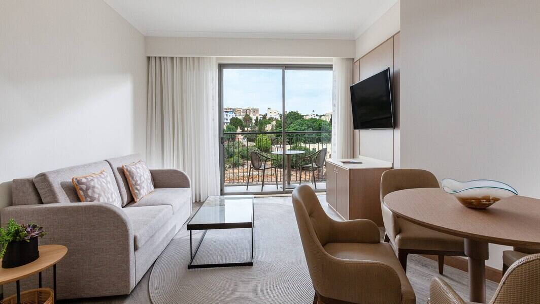 Executive Suite Two Queen M Club Lounge Access City View