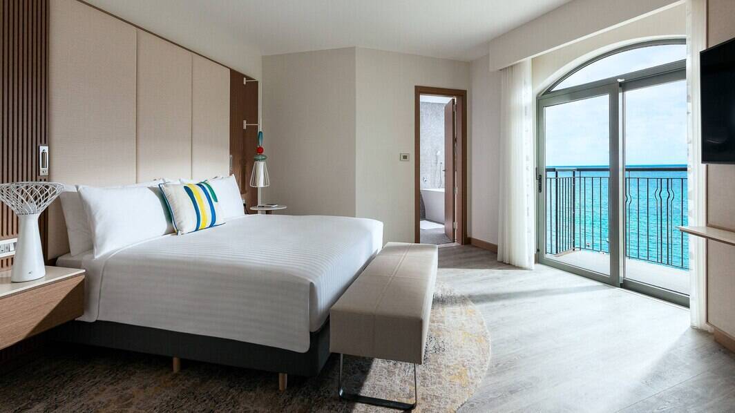Balluta Suite M Club Lounge Access