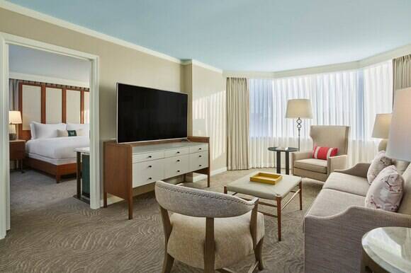 Club Level Executive Suite - King Bed