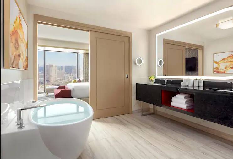 King One Bedroom Strip View Suite - Hearing Accessible