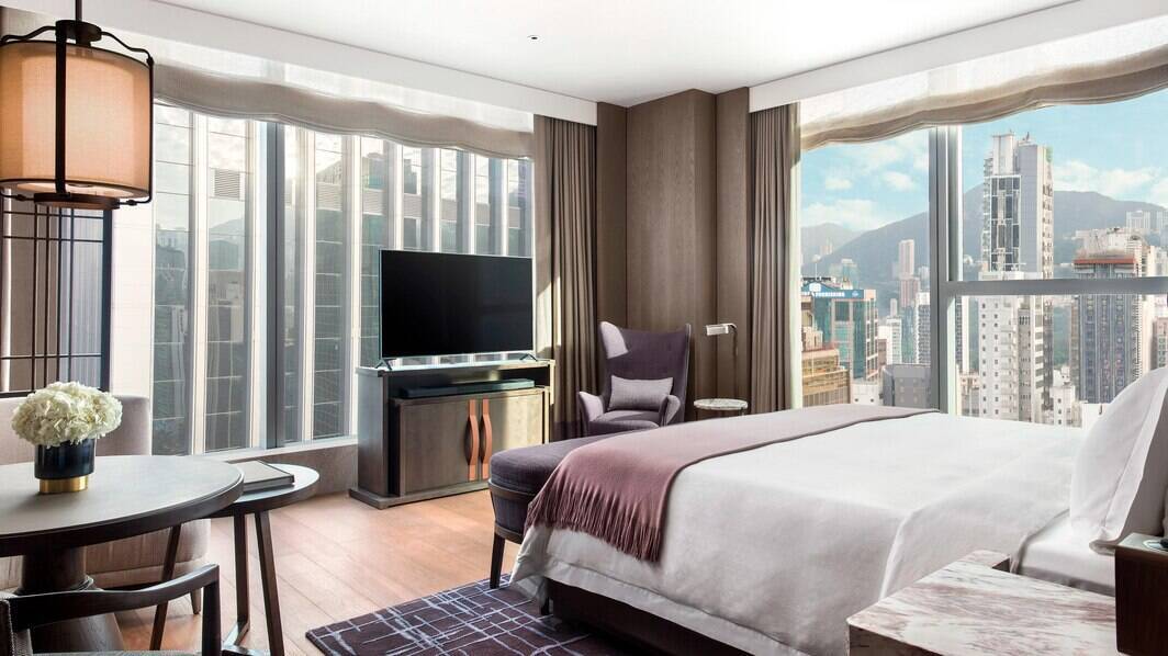 Guest room King Partial harbor view Corner room