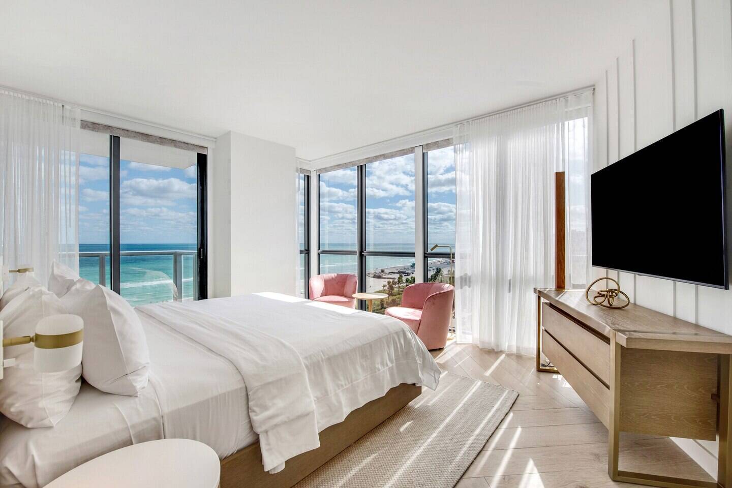 WOW Oceanfront Two Bedroom Suite