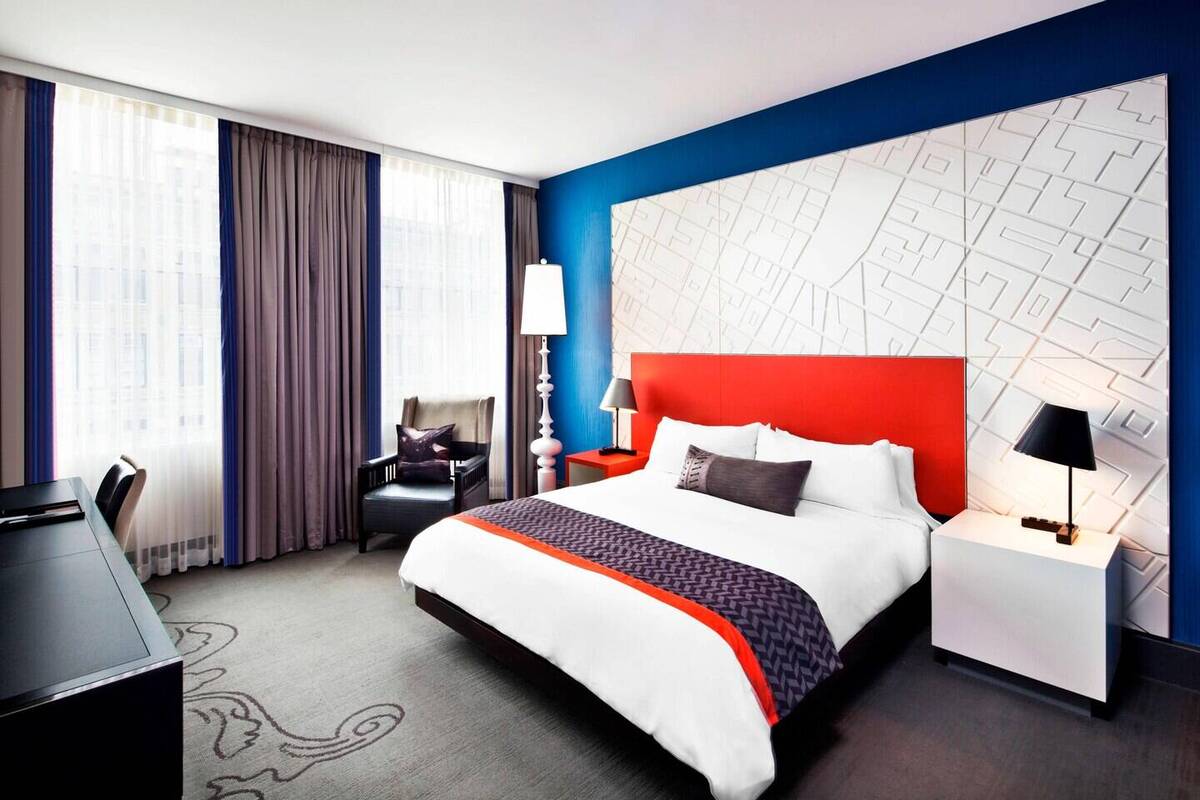 Superior King Room City View