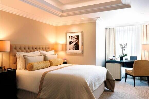 Deluxe Queen Accessible Room