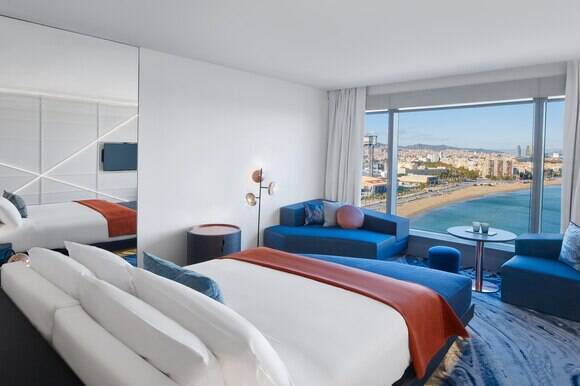 Superior Sky Guest Room King Skyline View
