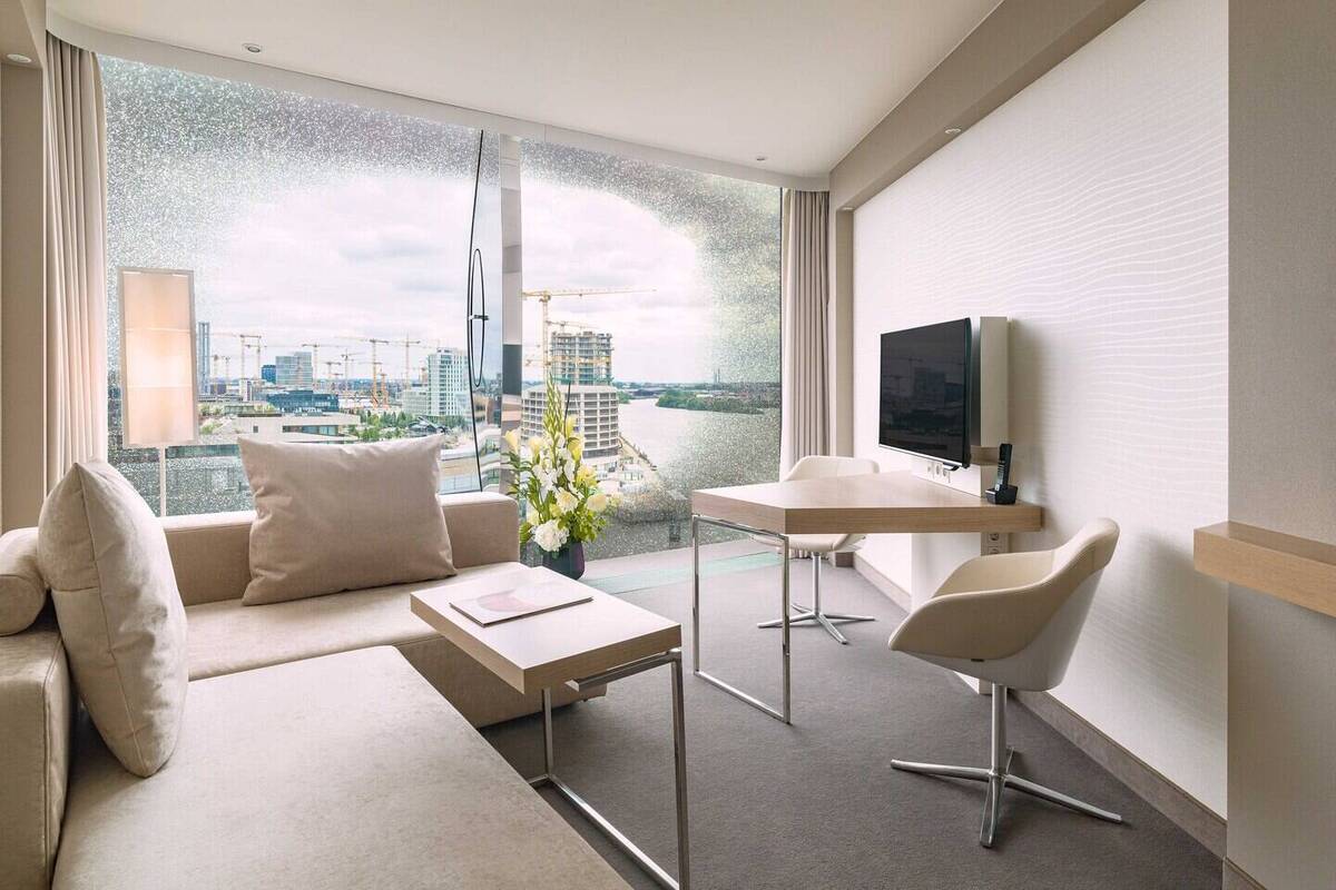 FAMILY, CITY AND PARTIAL WATER VIEW SUITE