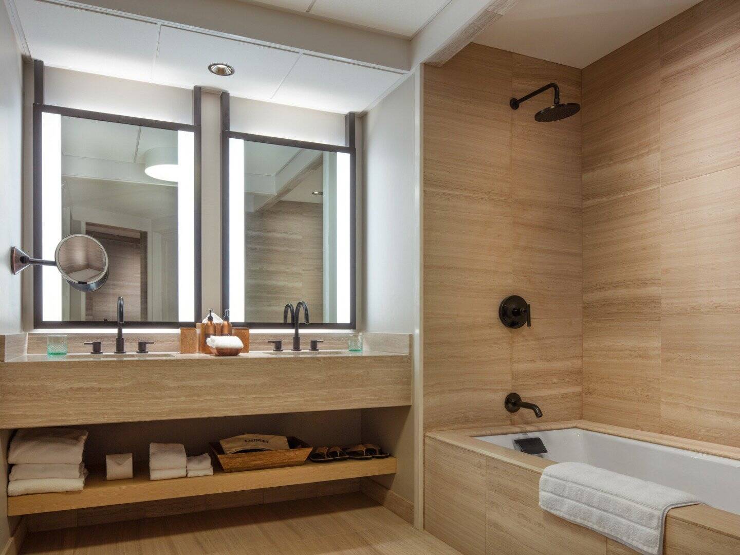 Ocean View Premium King Suite ADA Tub