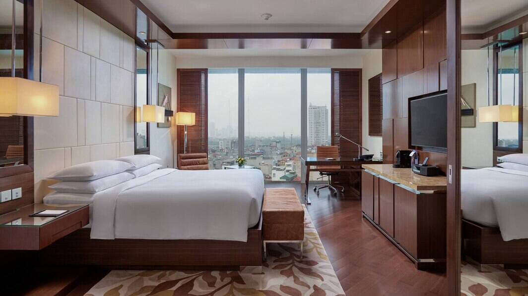 DELUXE KING ROOM