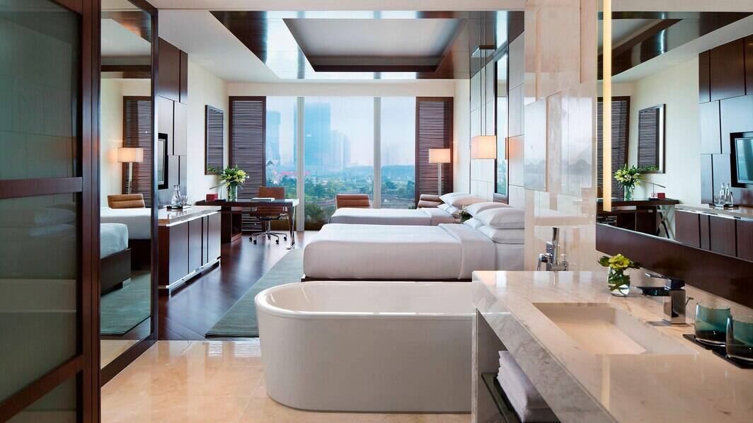 DELUXE DOUBLE LAKE VIEW ROOM