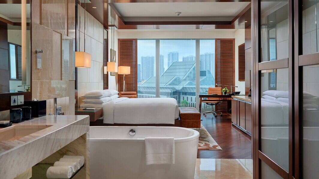 EXECUTIVE LOUNGE ACCESS, KING LAKE VIEW ROOM
