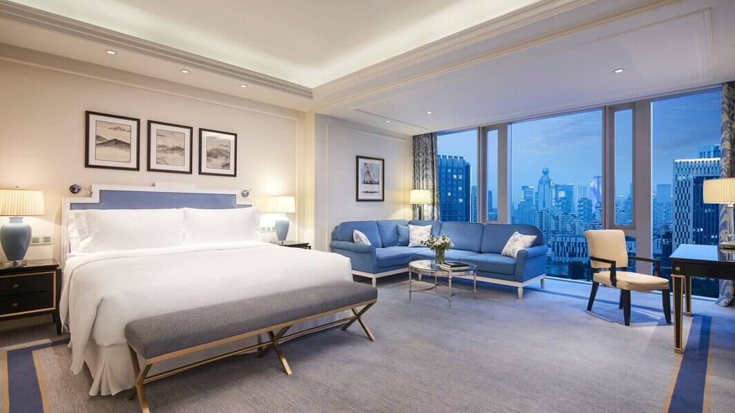 Deluxe King Room, City View