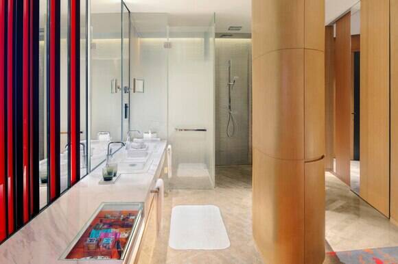 Fabulous King Pearl Tower View