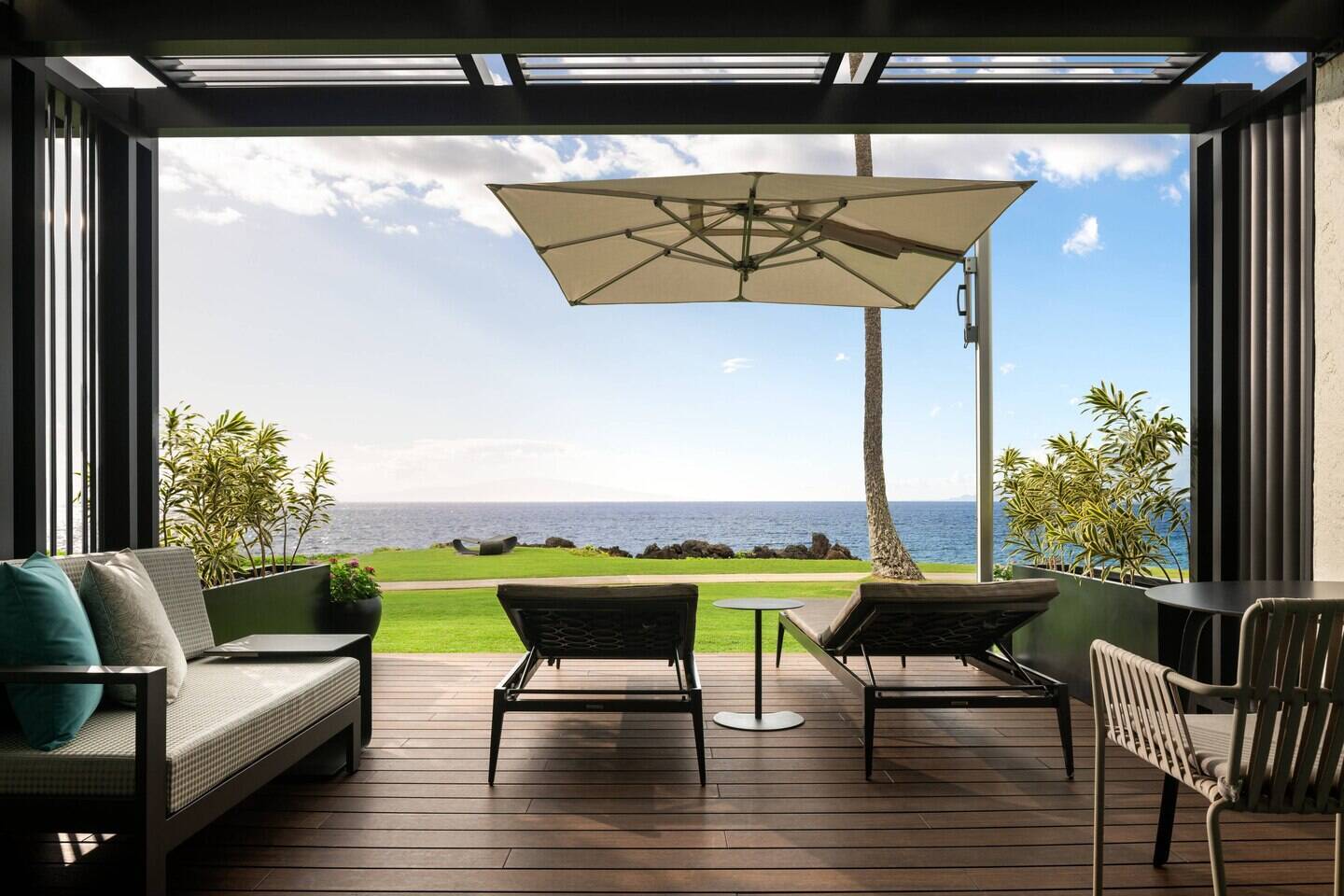 Oceanfront Sundeck King Room