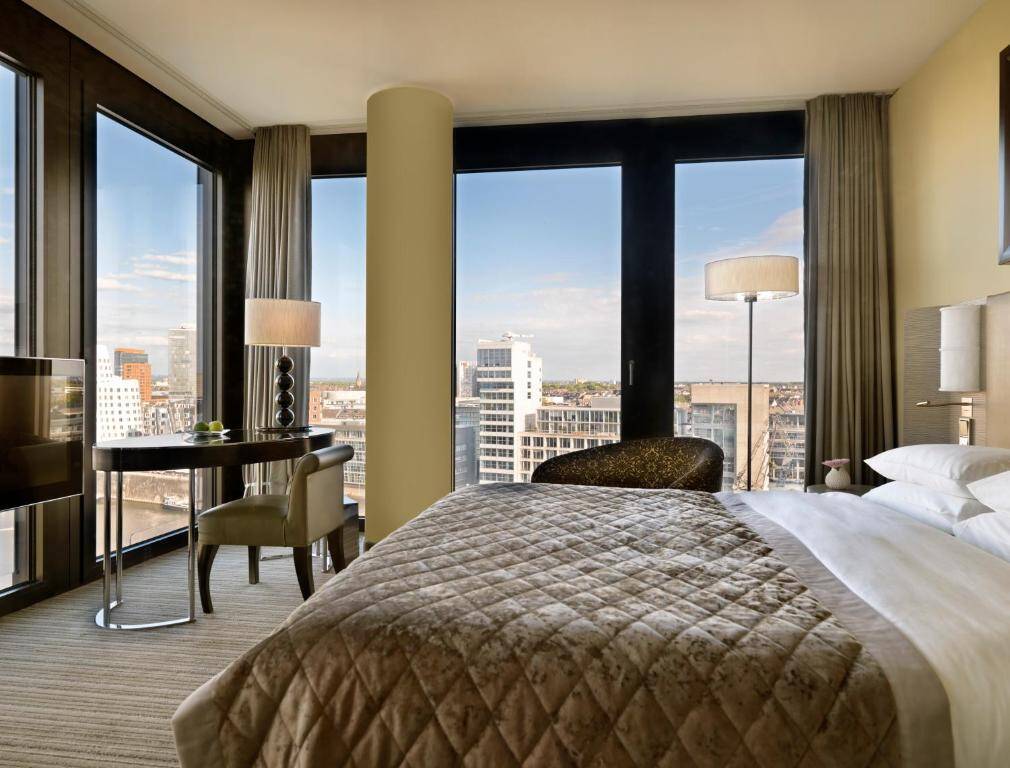 King Bed View with Club Access Deluxe