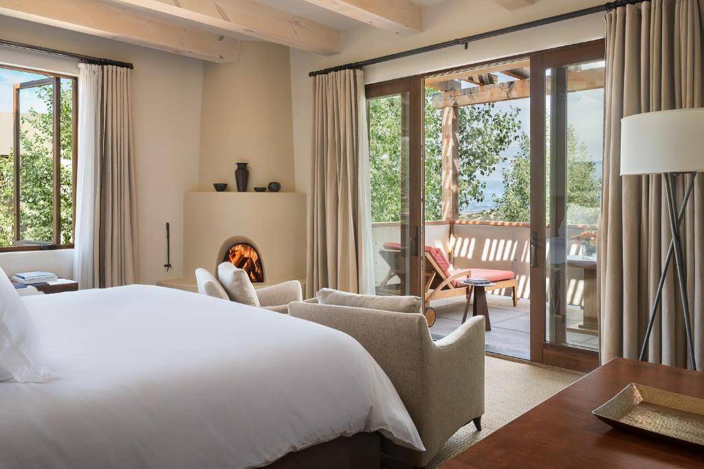 Deluxe Casita King Bed