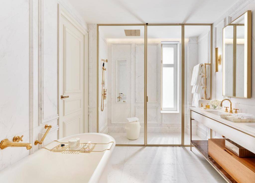 Palm Court Suite