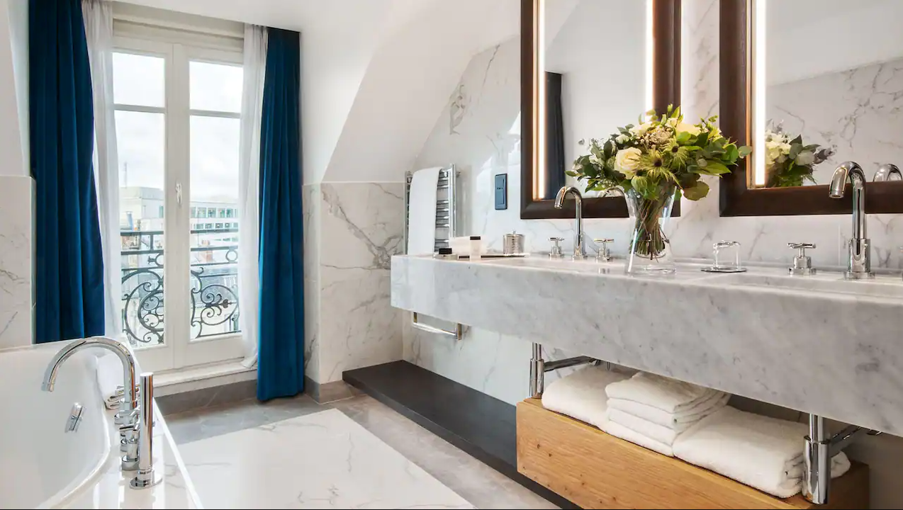 Eiffel Tower Suite