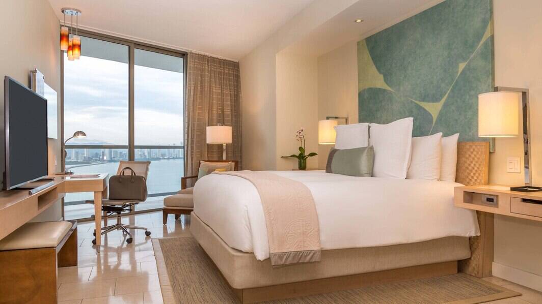 Deluxe Partial Ocean View King Room