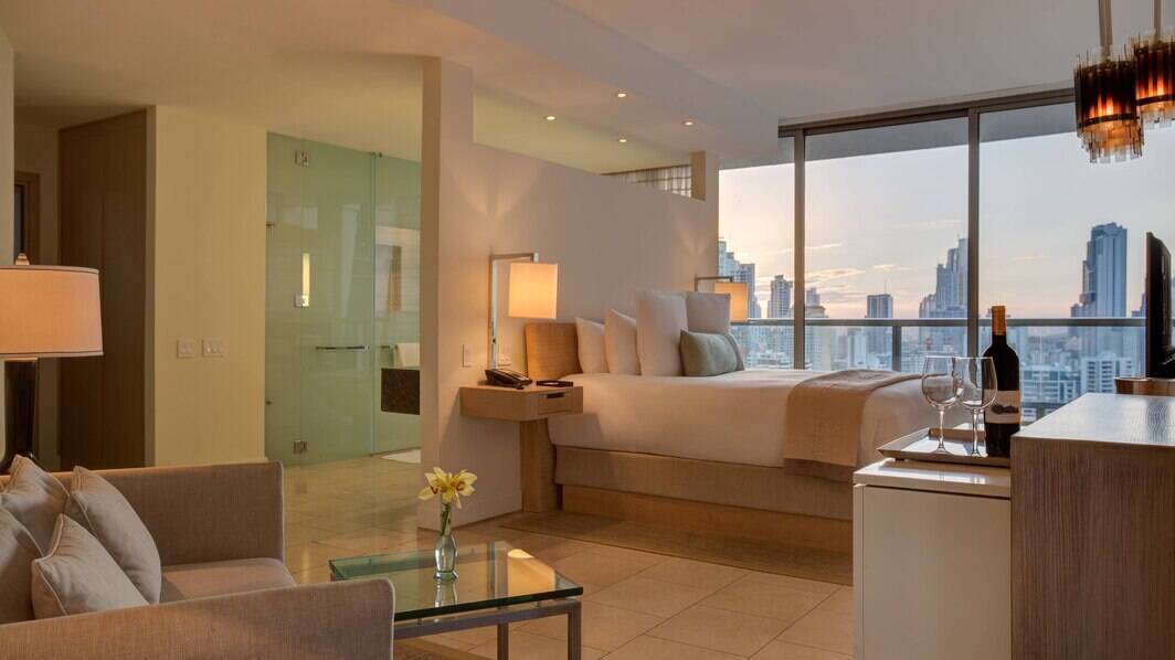 Curve King Suite